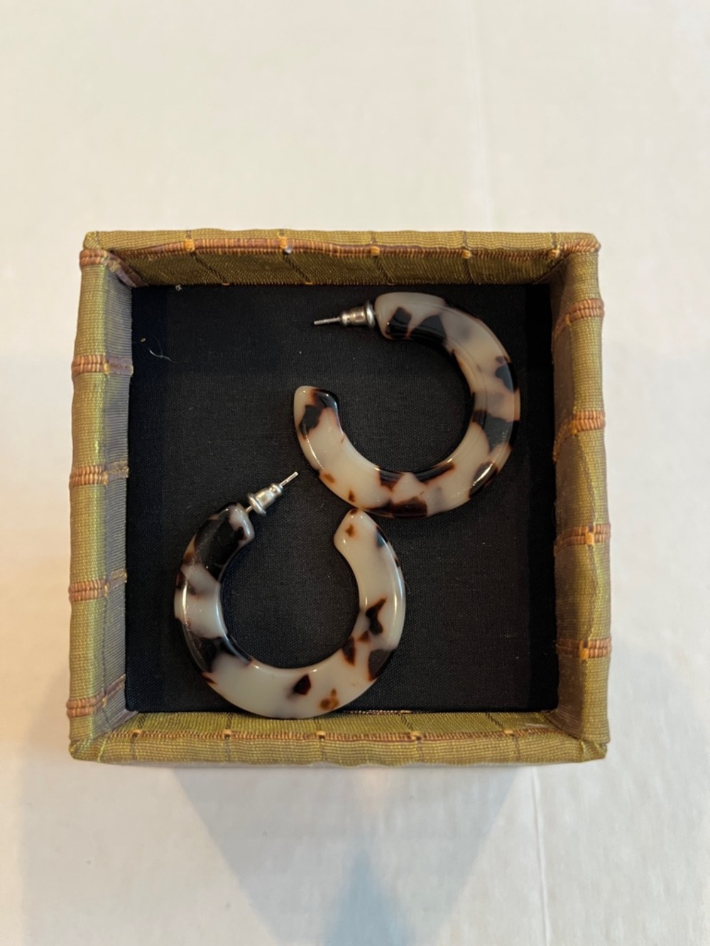 Tortoiseshell Hoop Earrings - Cream & Brown Women’s Fashion Accessory